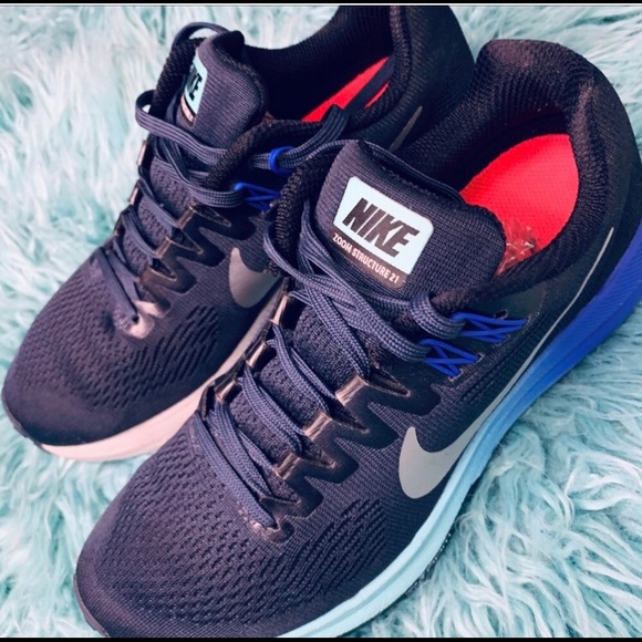 Nike Shoes - Nike Women running shoes